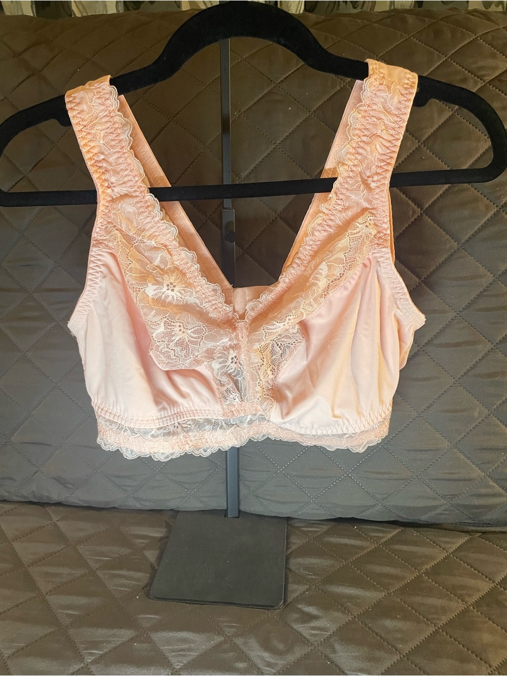 Breezies set of 3 comfort wireless bras, peach, ivory and beige size 1x.